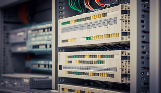 PLC står for Programmable Logic Controller.